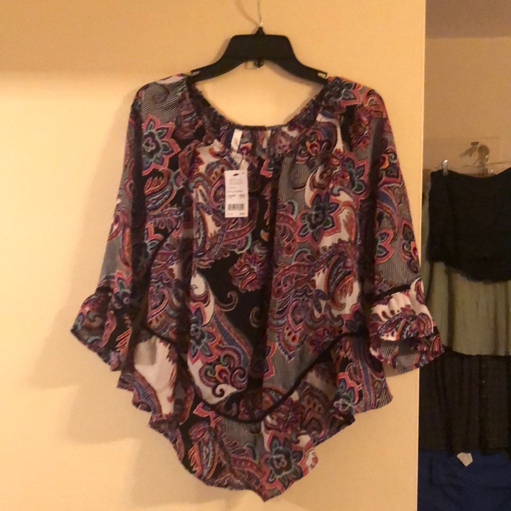 Beautiful paisley ruffle bottom top